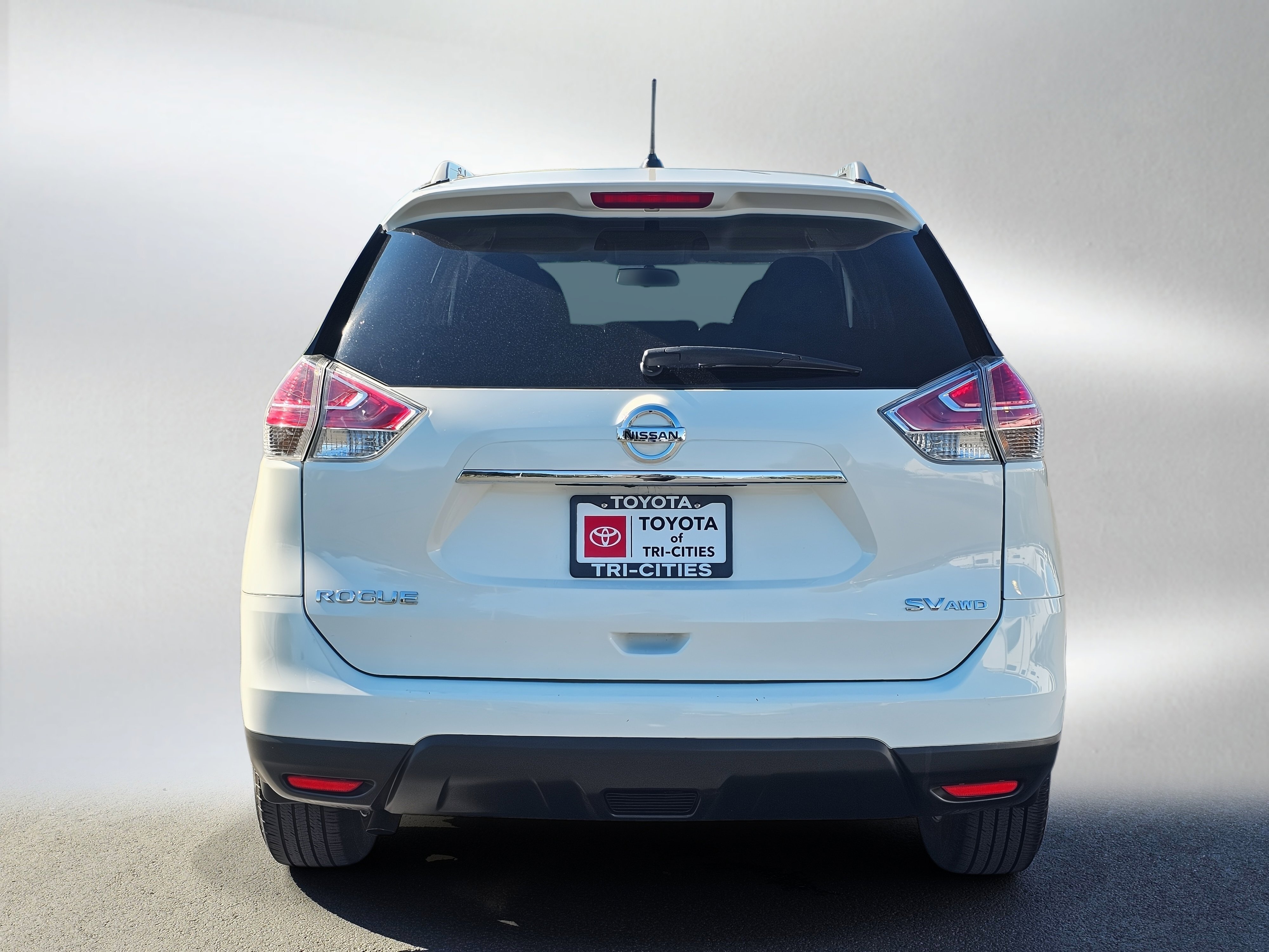 Used 2016 Nissan Rogue SV w/ SV Premium Package AWD/4WD image 4