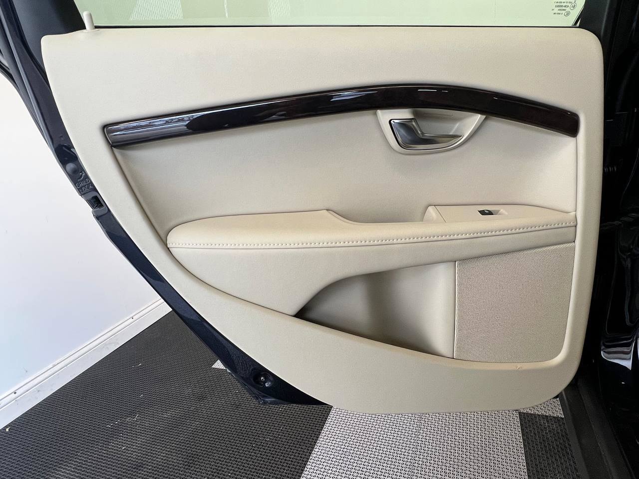 Used 2016 Volvo XC70 T5 Premier w/ Proximity Package FWD image 9