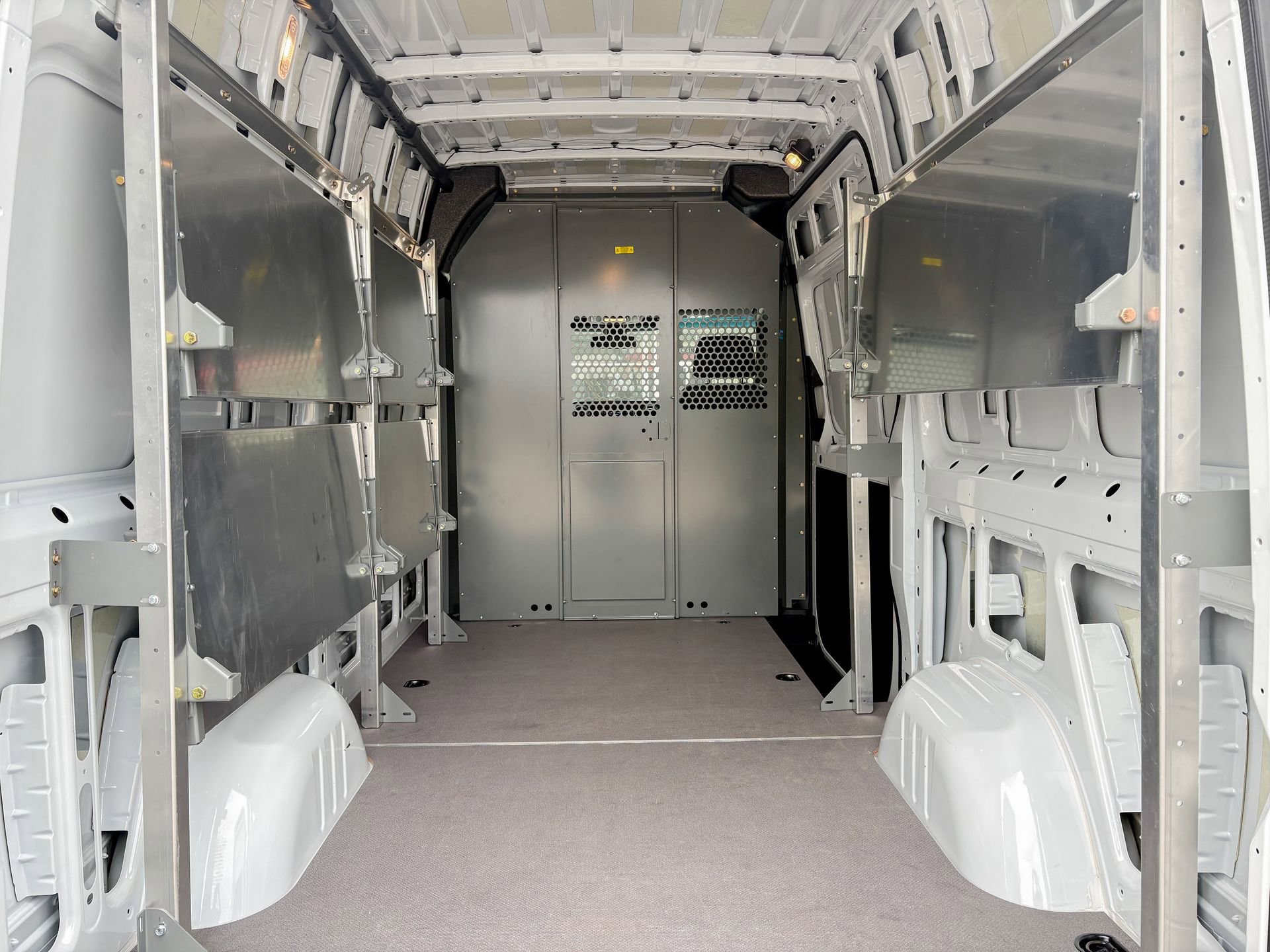 Used 2025 Mercedes-Benz Sprinter 2500 image 13