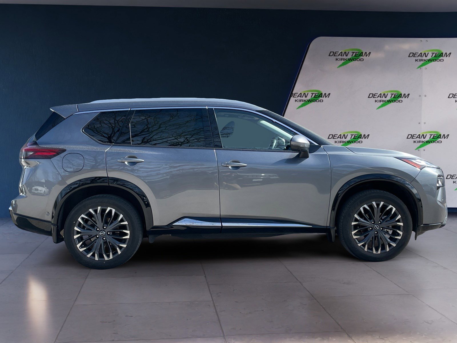 Used 2024 Nissan Rogue Platinum w/ Platinum Premium Package image 8