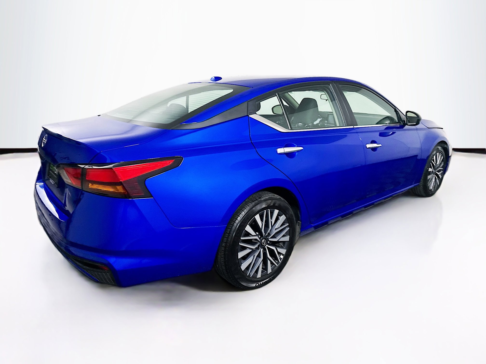 Used 2025 Nissan Altima 2.5 SV FWD image 9