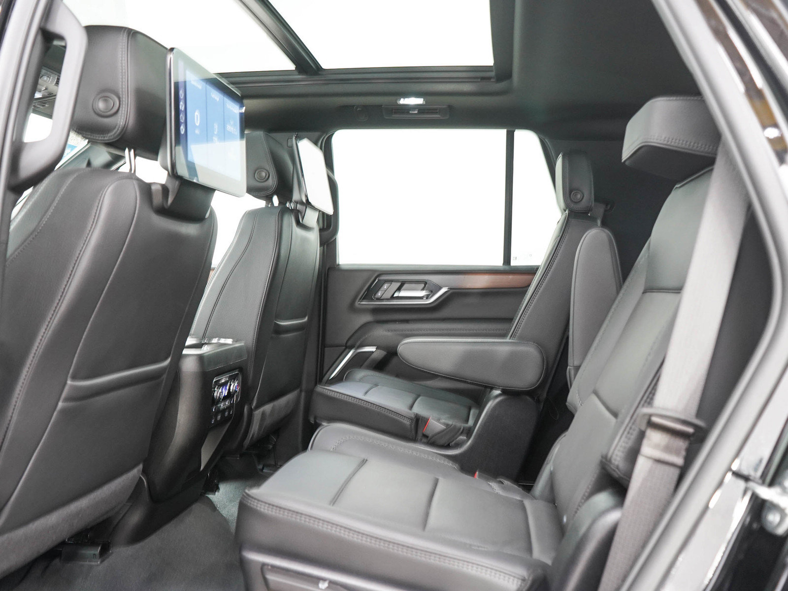 Used 2025 GMC Yukon Denali w/ Denali Reserve Package AWD/4WD image 16
