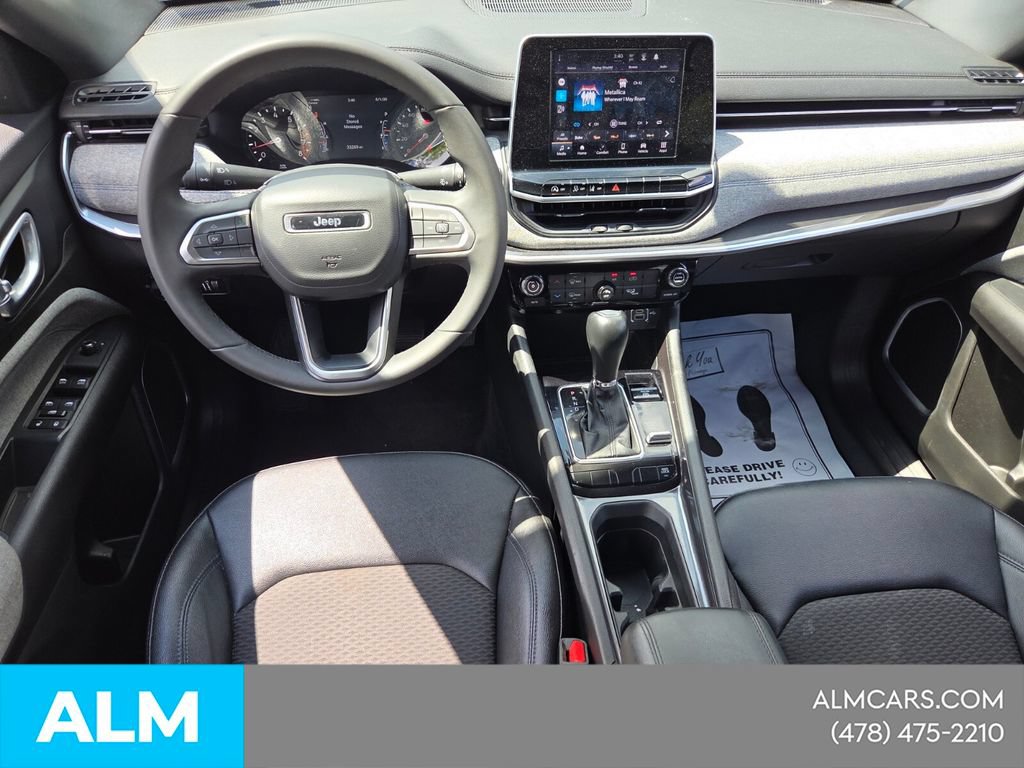 Used 2025 Jeep Compass Latitude AWD/4WD image 11