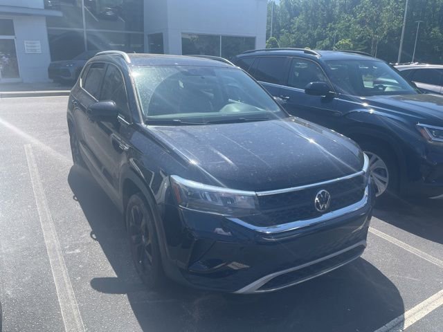 Used 2022 Volkswagen Taos SE w/ Panoramic Sunroof Package image 11