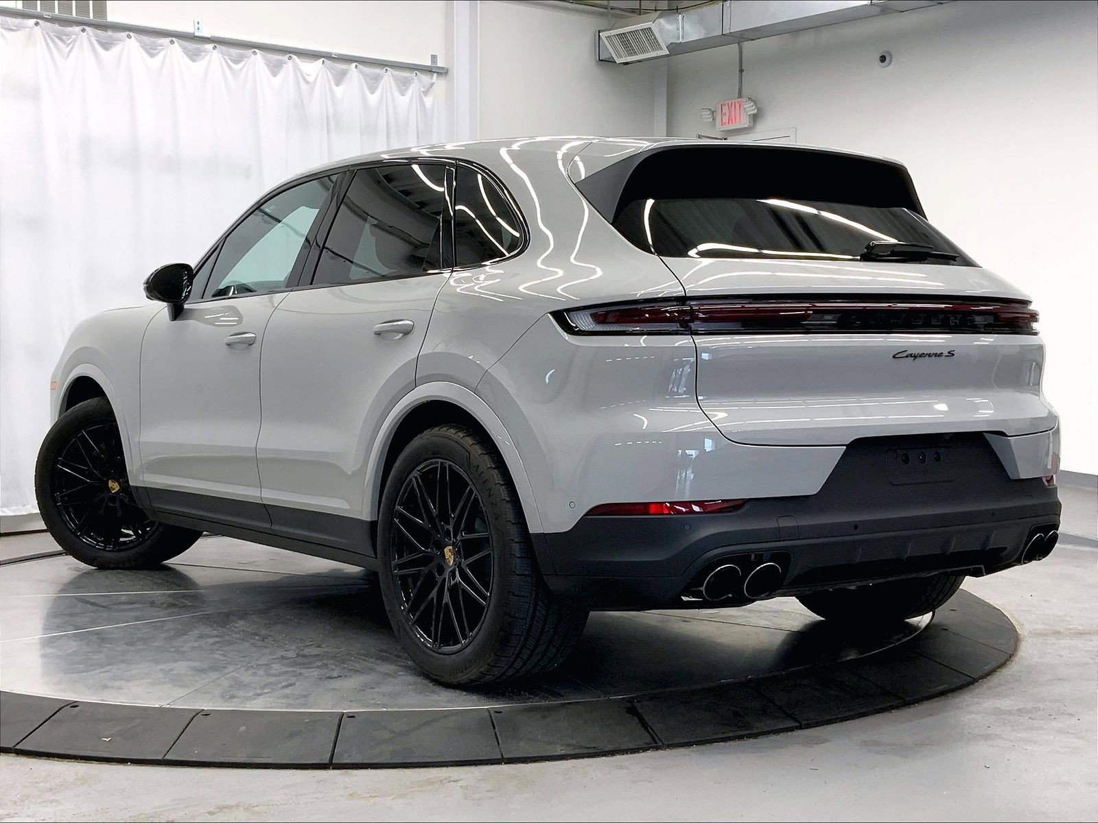 Certified 2024 Porsche Cayenne S AWD/4WD image 3
