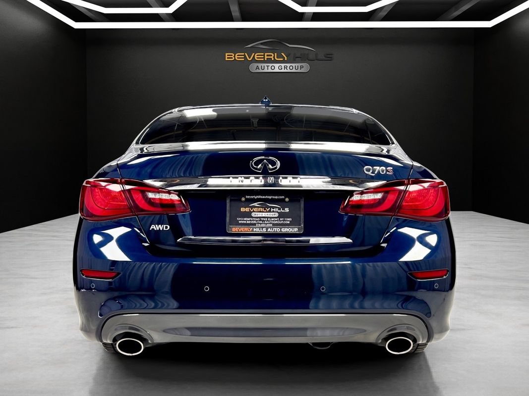 Used 2018 INFINITI Q70 Luxe w/ Sport Package AWD/4WD image 4