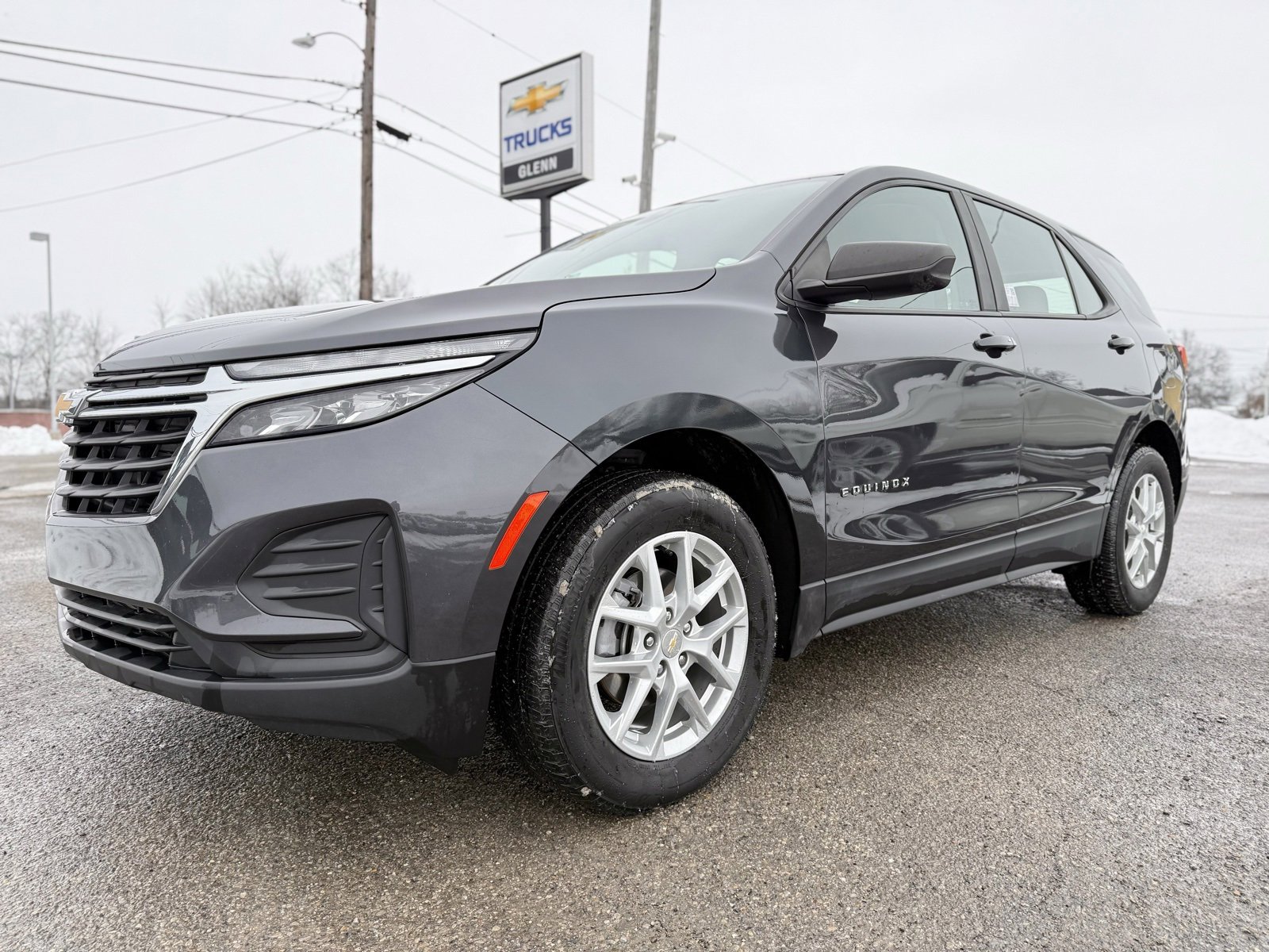 Used 2022 Chevrolet Equinox LS image 2