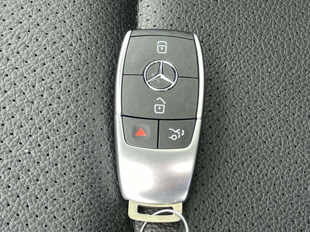 Used 2021 Mercedes-Benz GLE 350 4MATIC image 4