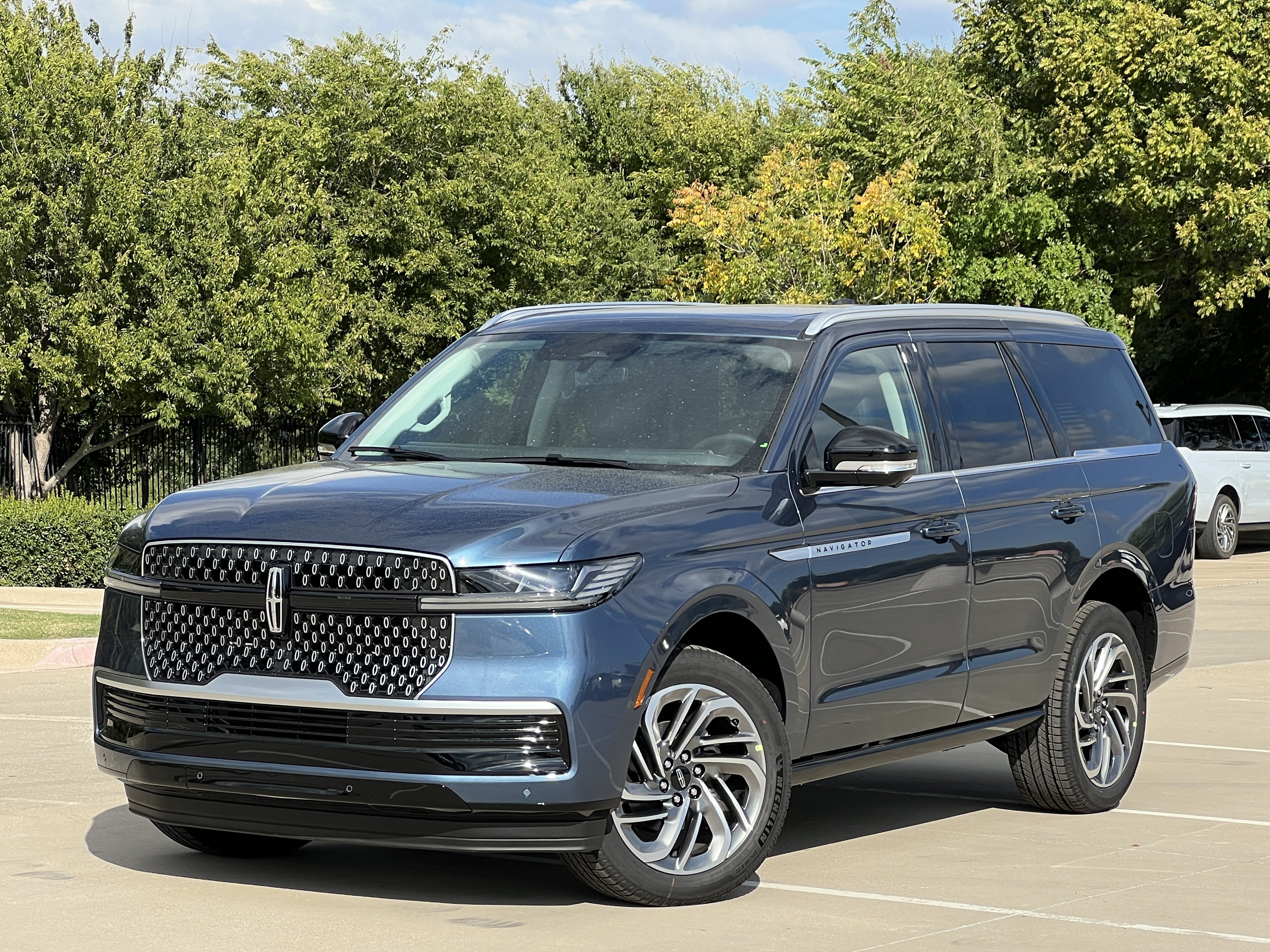 New 2027 Lincoln Navigator Reserve AWD/4WD image 1