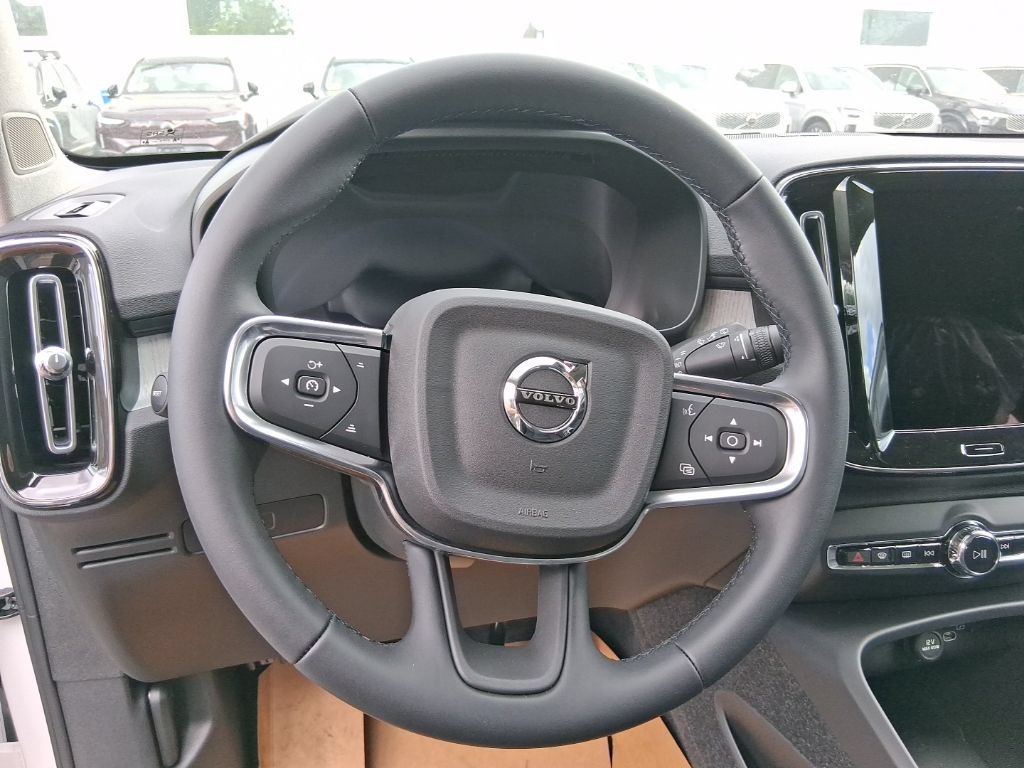 New 2026 Volvo XC40 B5 Ultra w/ Protection Package Premier AWD/4WD image 13