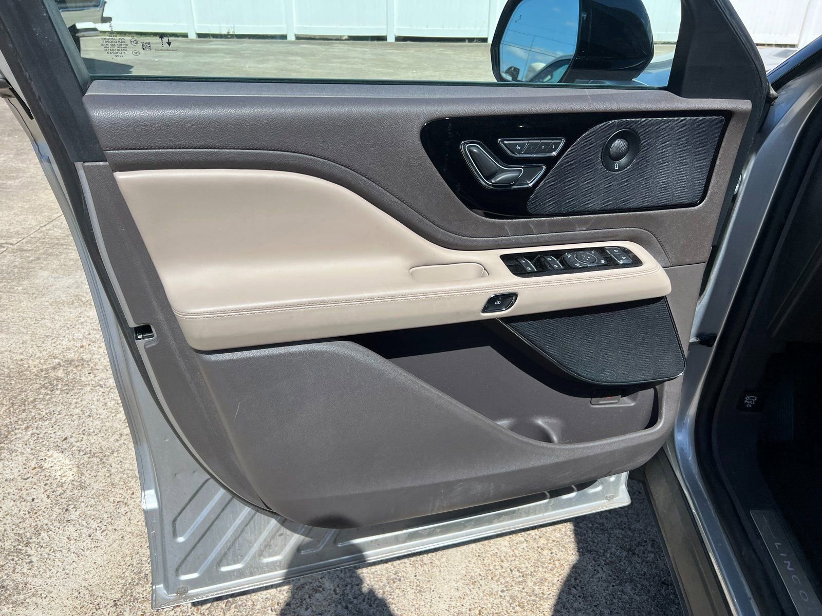 Used 2022 Lincoln Aviator Reserve w/ Equipment Group 201A AWD/4WD image 26