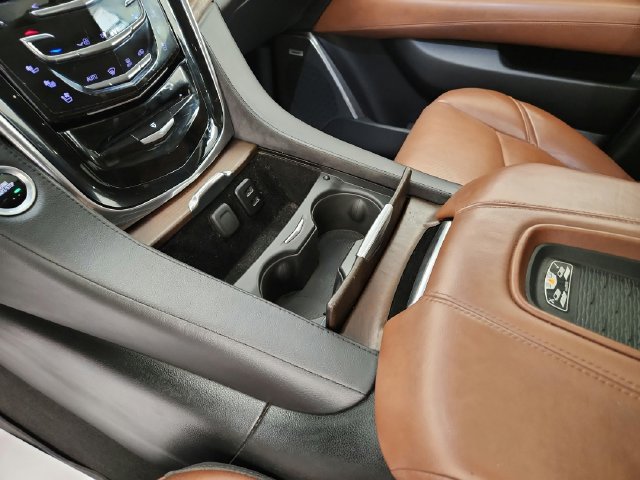 Used 2017 Cadillac Escalade Luxury AWD/4WD image 17