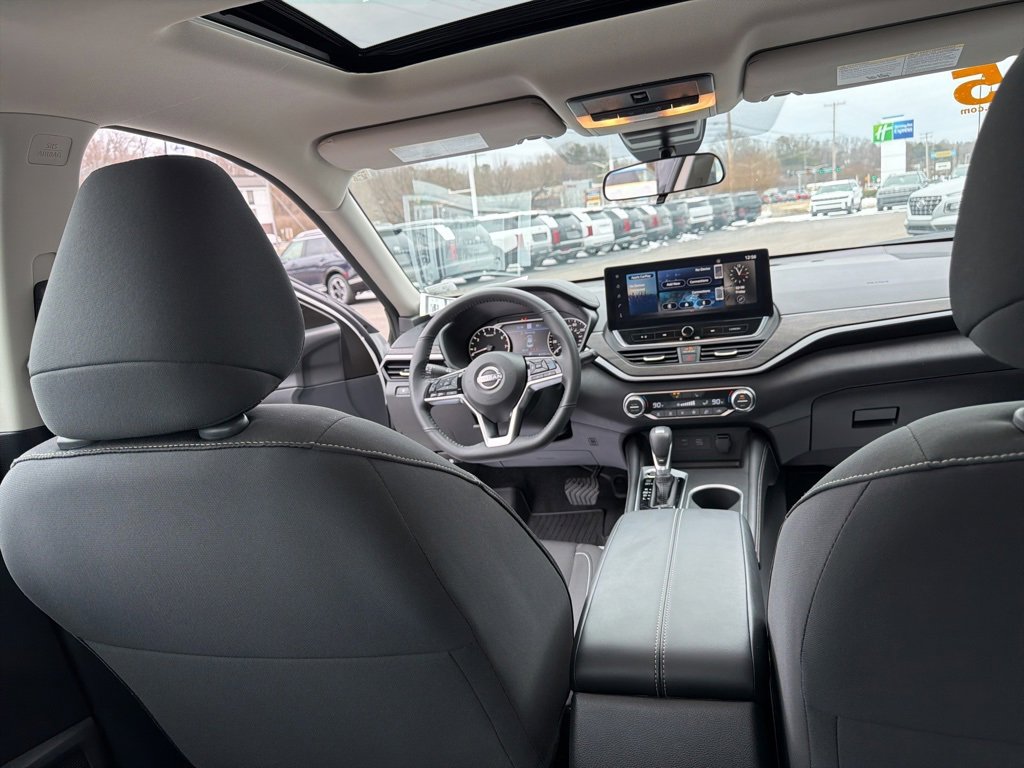 Used 2025 Nissan Altima 2.5 SV w/ SV Premium Package image 19