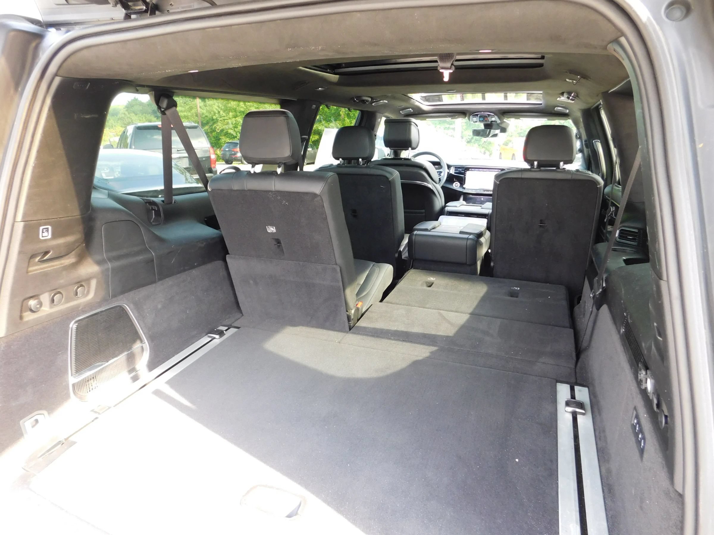 Used 2024 Jeep Grand Wagoneer L Series II w/ Quick Order Packagew 28T AWD/4WD image 11