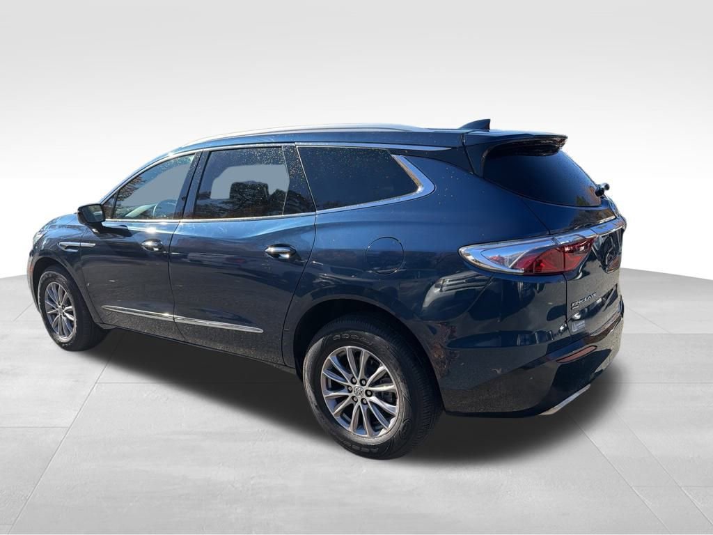 Used 2023 Buick Enclave Essence image 4