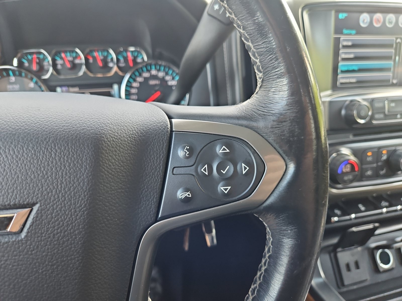 Used 2018 Chevrolet Silverado 1500 High Country AWD/4WD image 30