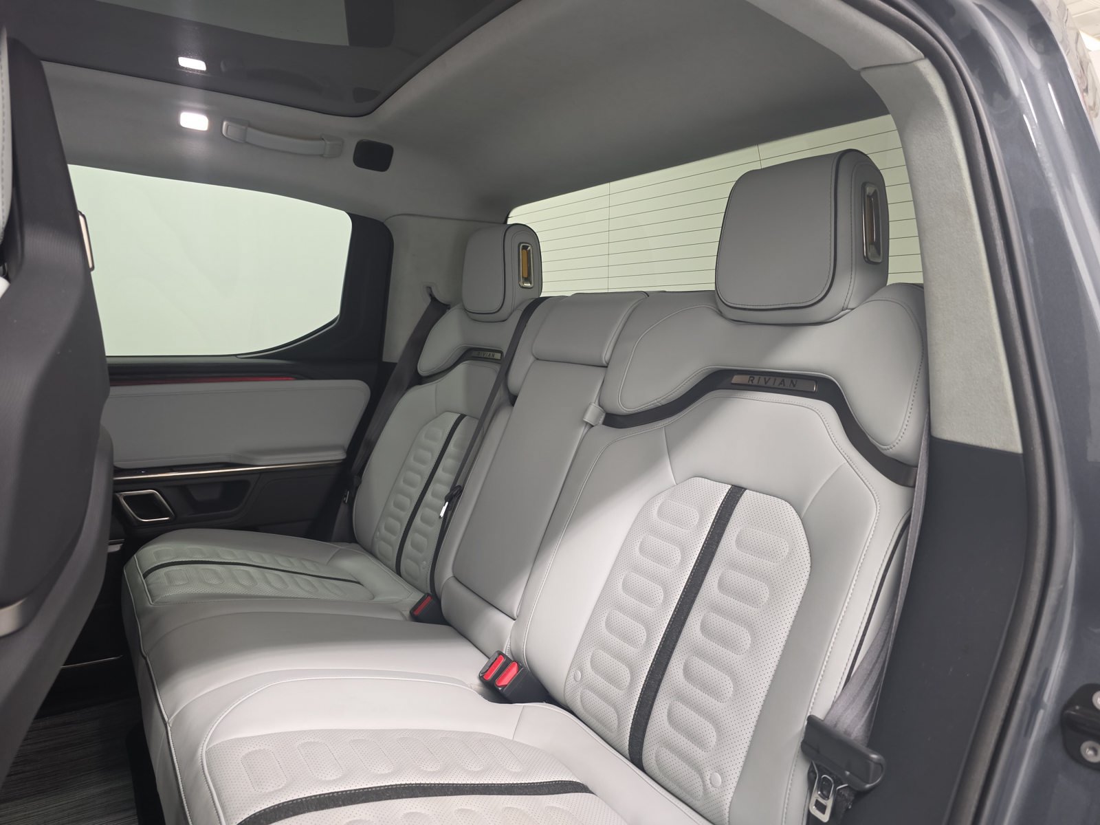 Used 2022 Rivian R1T Adventure AWD/4WD image 21