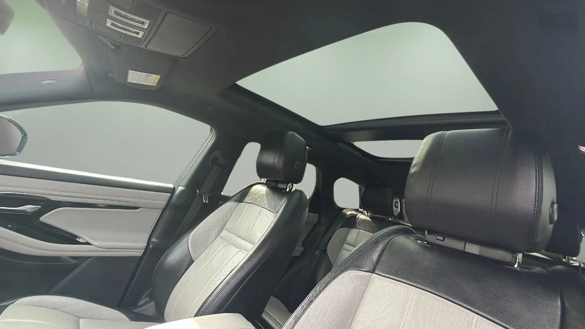 Used 2020 Land Rover Range Rover Evoque R-Dynamic S image 26