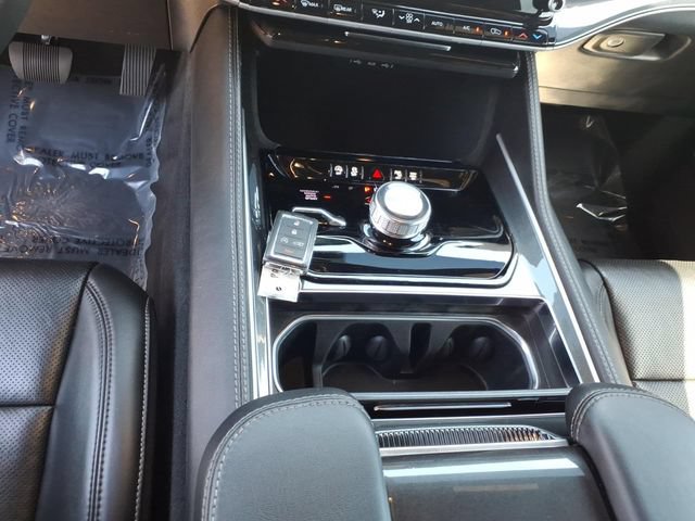 Used 2023 Jeep Wagoneer 4WD w/ Premium Group I image 15