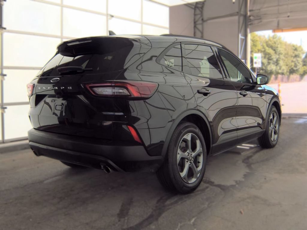 Used 2025 Ford Escape ST-Line FWD image 3