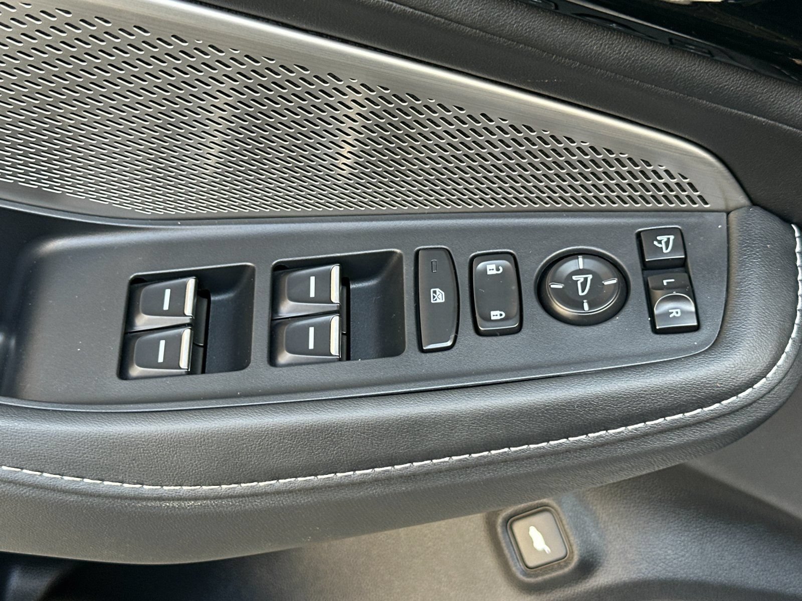 Used 2024 Acura MDX w/ Technology Package FWD image 13