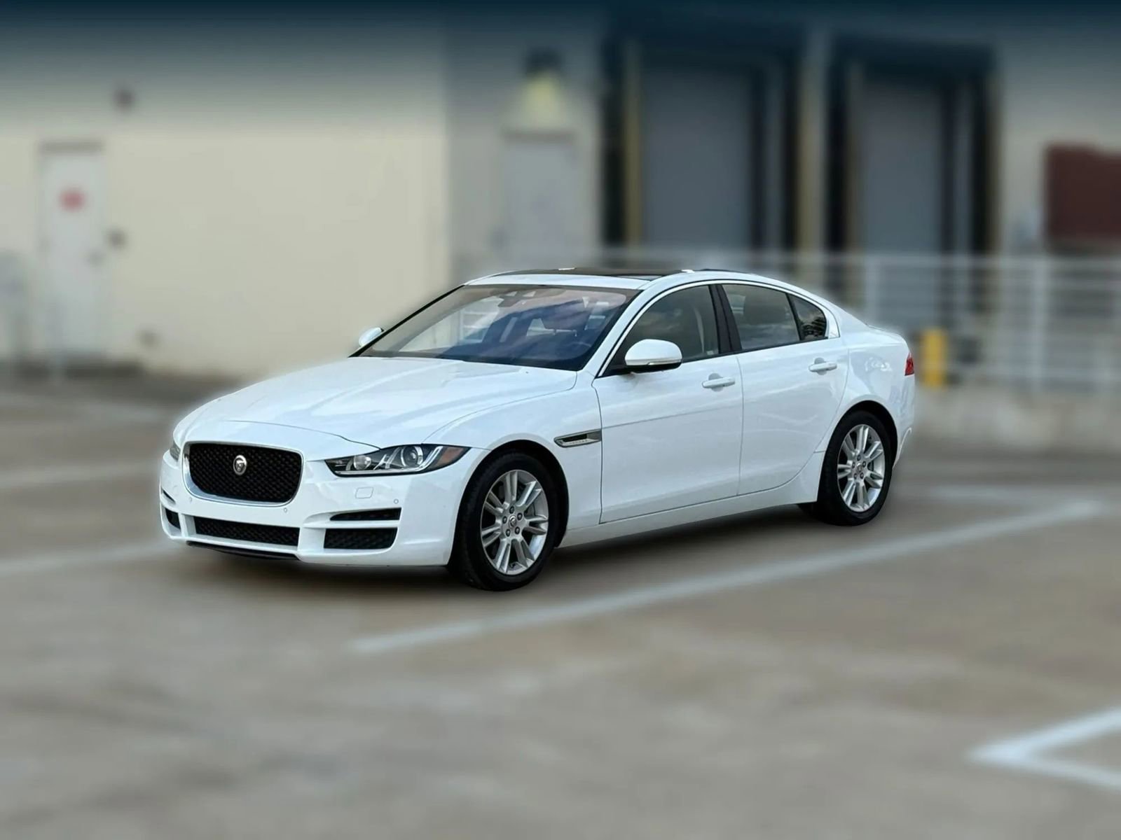 Used 2017 Jaguar XE Premium image 3