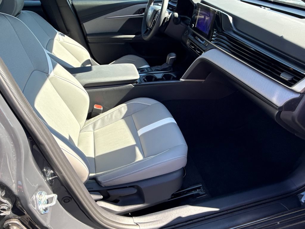Used 2025 Toyota Camry SE AWD/4WD image 13