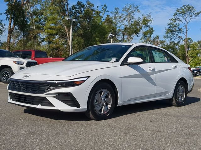 New 2026 Hyundai Elantra SE FWD image 2