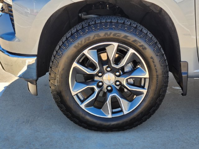 Used 2025 Chevrolet Silverado 1500 LT AWD/4WD image 17