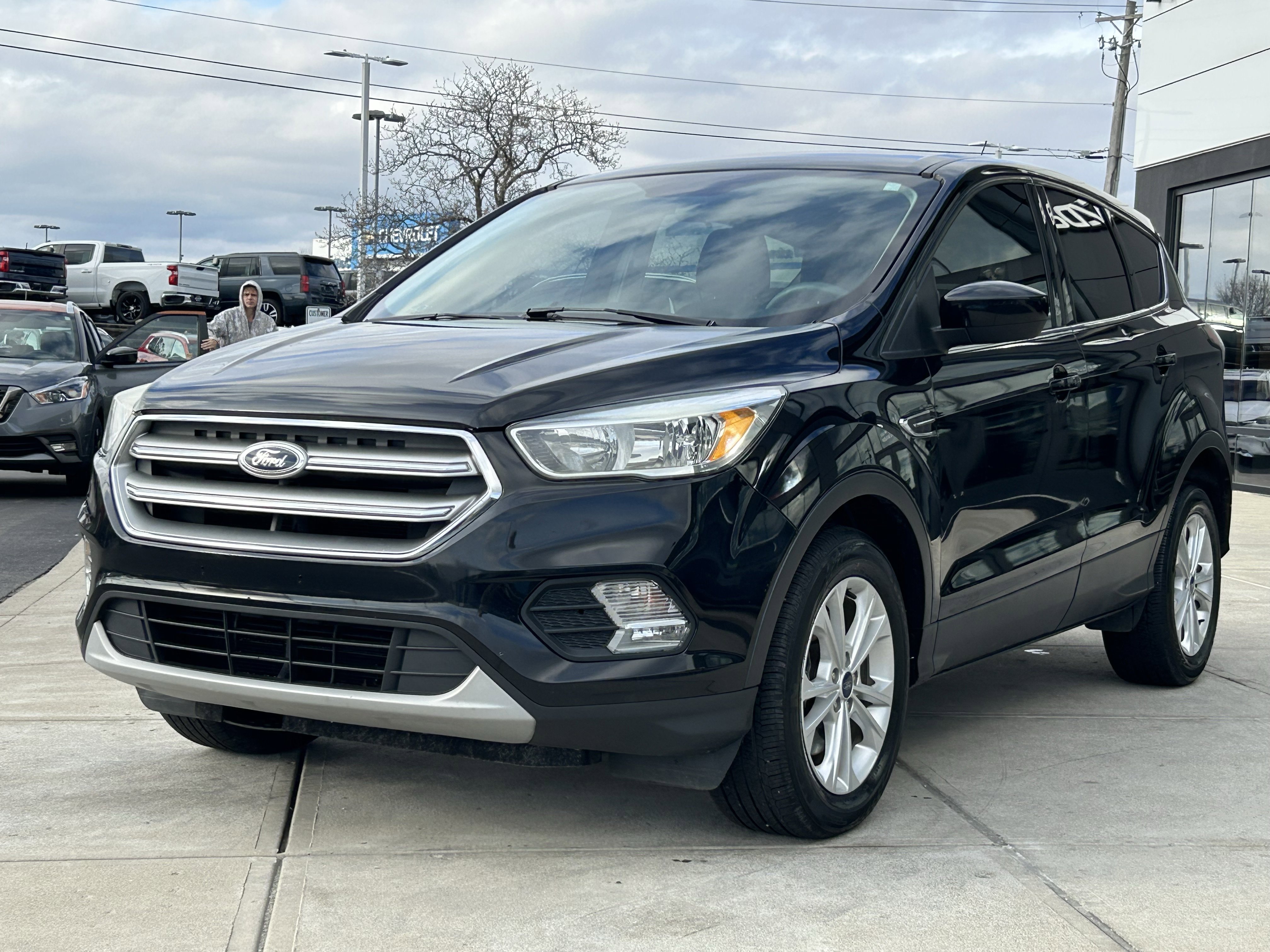 Used 2017 Ford Escape SE AWD/4WD image 3
