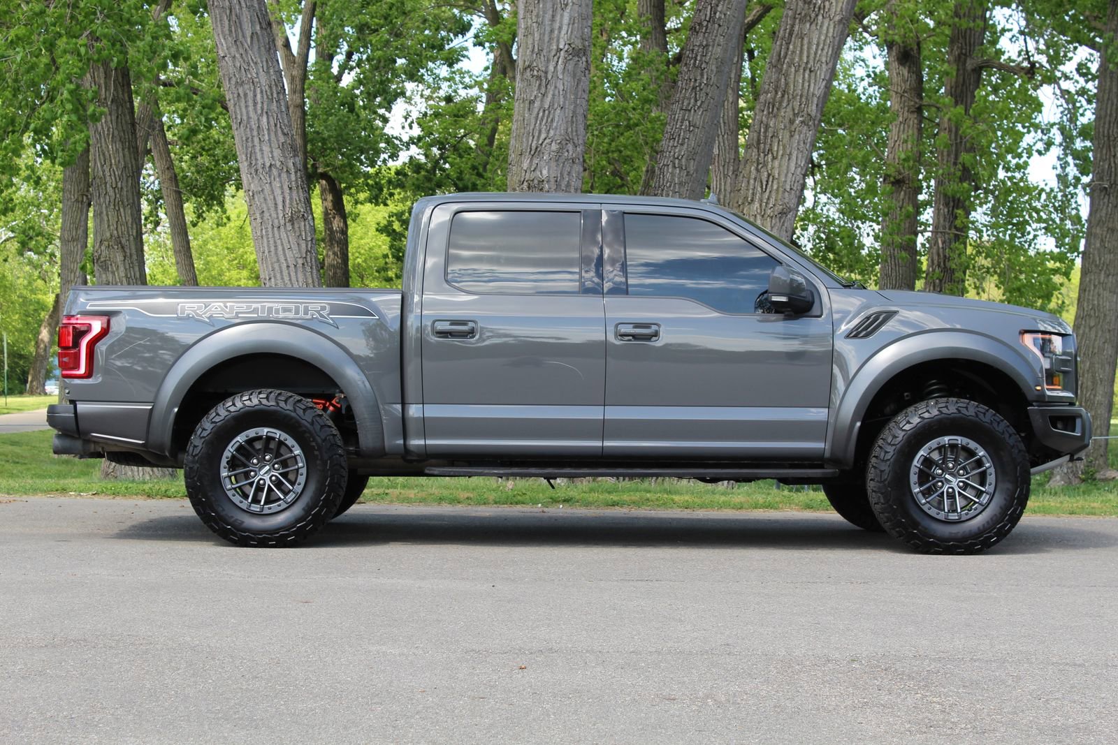 Used 2020 Ford F150 Raptor w/ Equipment Group 802A Luxury AWD/4WD image 8