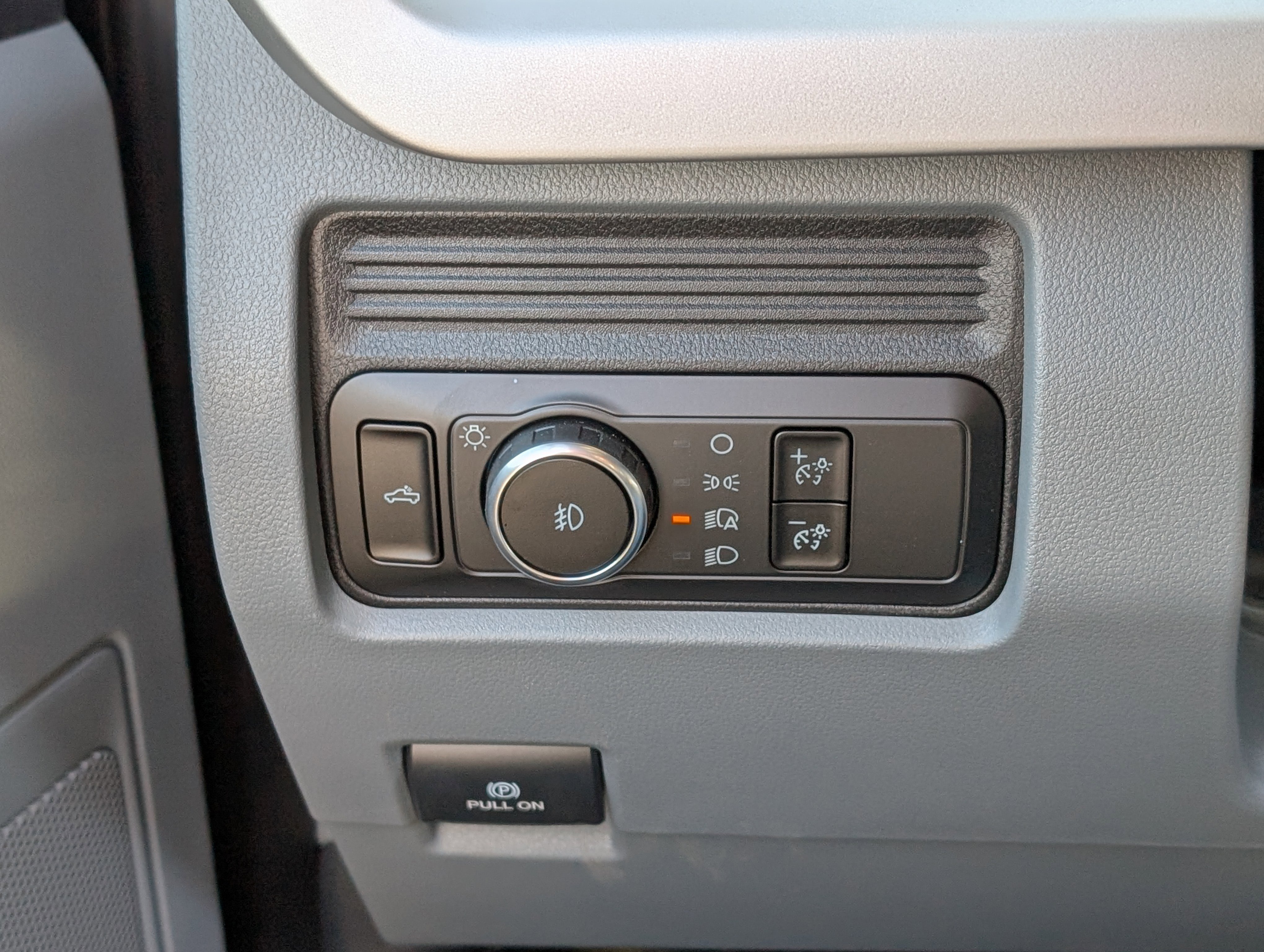 New 2026 Ford F250 XLT w/ FX4 Off-Road Package image 16