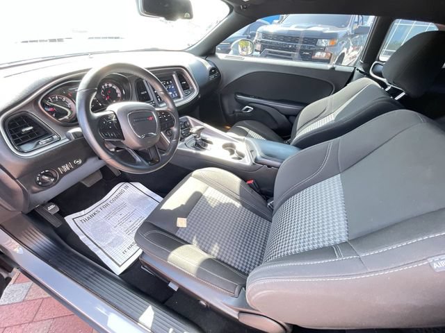 Used 2022 Dodge Challenger SXT w/ Driver Convenience Group RWD image 10