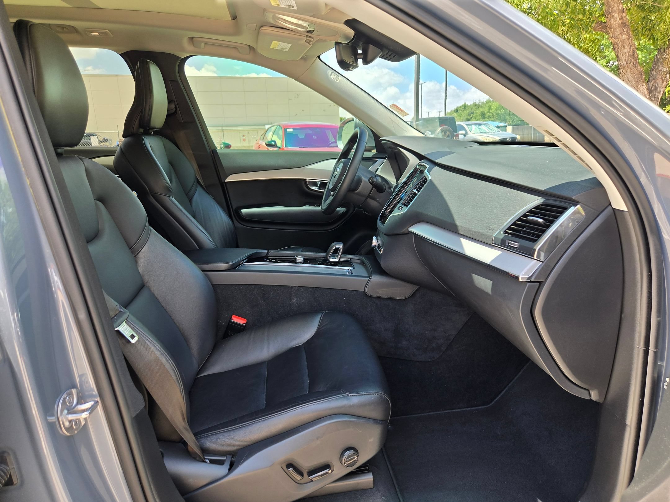 Used 2023 Volvo XC90 B5 Core AWD/4WD image 27