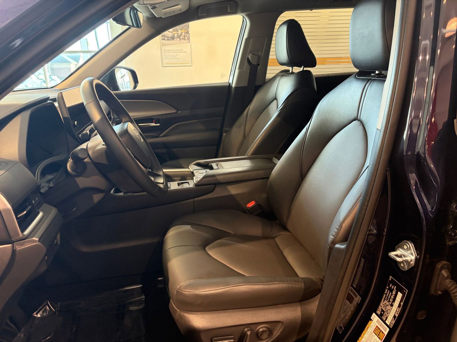 Used 2025 Toyota Grand Highlander FWD image 30