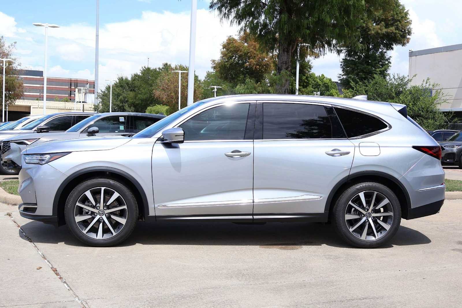 Certified 2026 Acura MDX w/ Technology Package FWD image 3