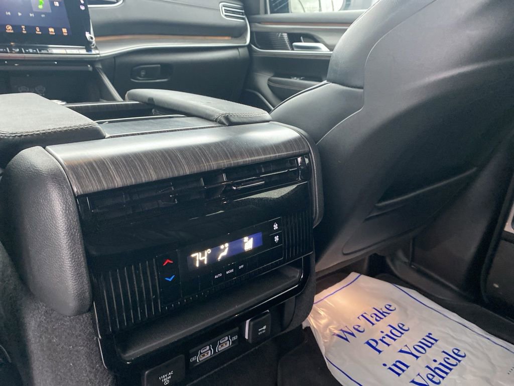 Certified 2024 Jeep Wagoneer L Series II w/ Flexible Seating Group image 24