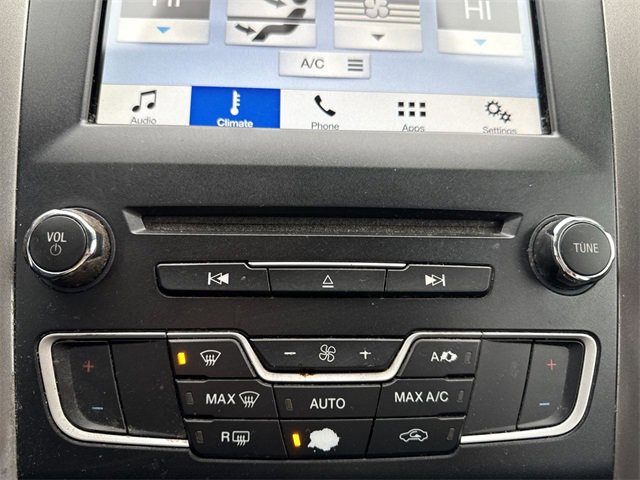 Used 2017 Ford Fusion SE w/ Fusion SE Technology Package image 25