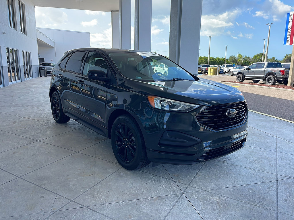 Certified 2024 Ford Edge SE w/ Black Appearance Package AWD/4WD image 4