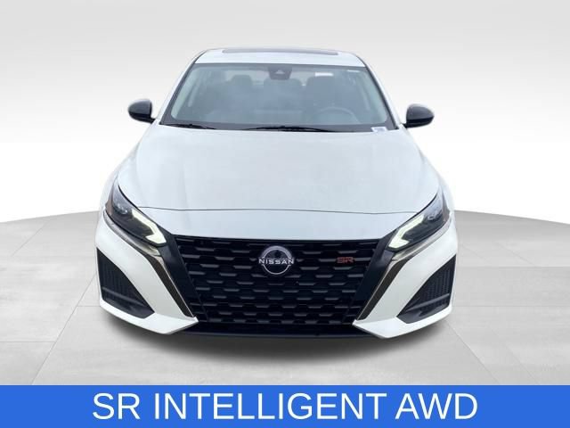 Used 2023 Nissan Altima 2.5 SR AWD/4WD image 2