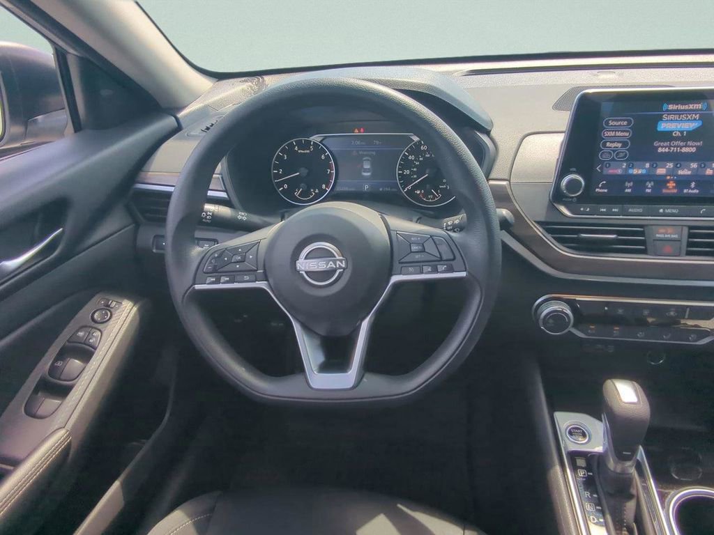 Used 2024 Nissan Altima 2.5 SV image 16