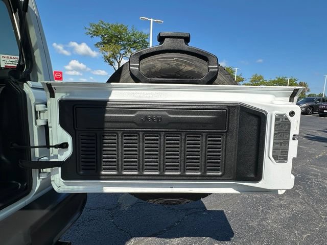 Used 2021 Jeep Wrangler Unlimited Sahara AWD/4WD image 23