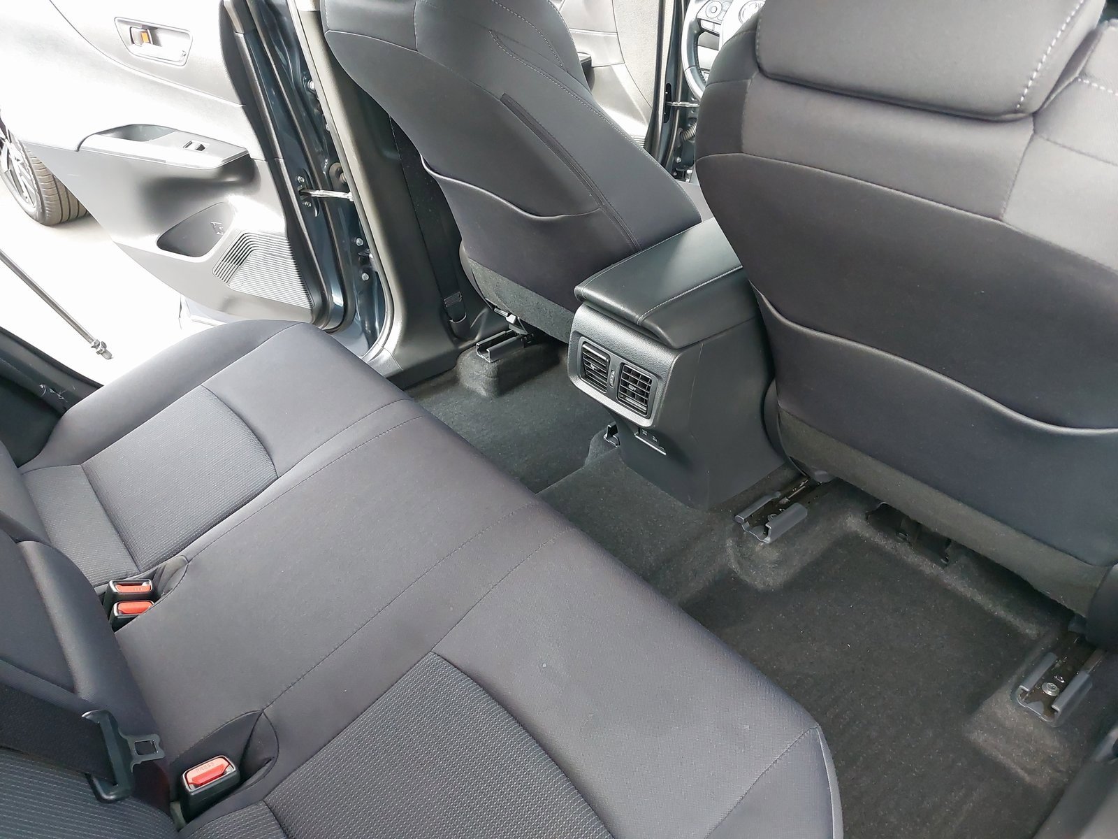 Used 2021 Toyota Venza LE image 11