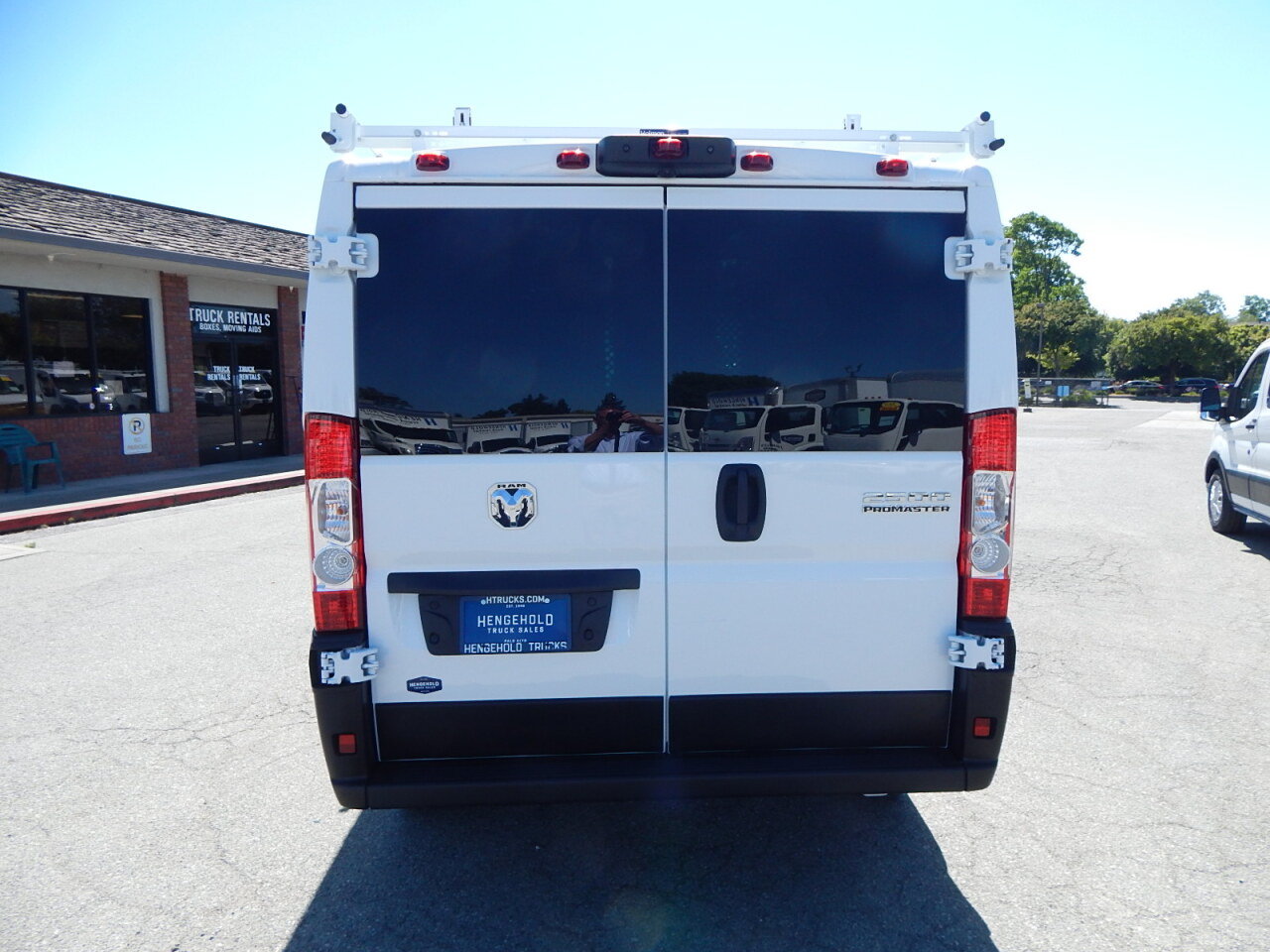 Used 2025 RAM ProMaster 2500 w/ U-Haul Equipment Group FWD image 7