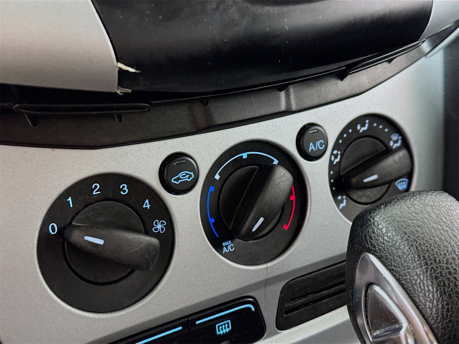 Used 2013 Ford Focus SE image 12