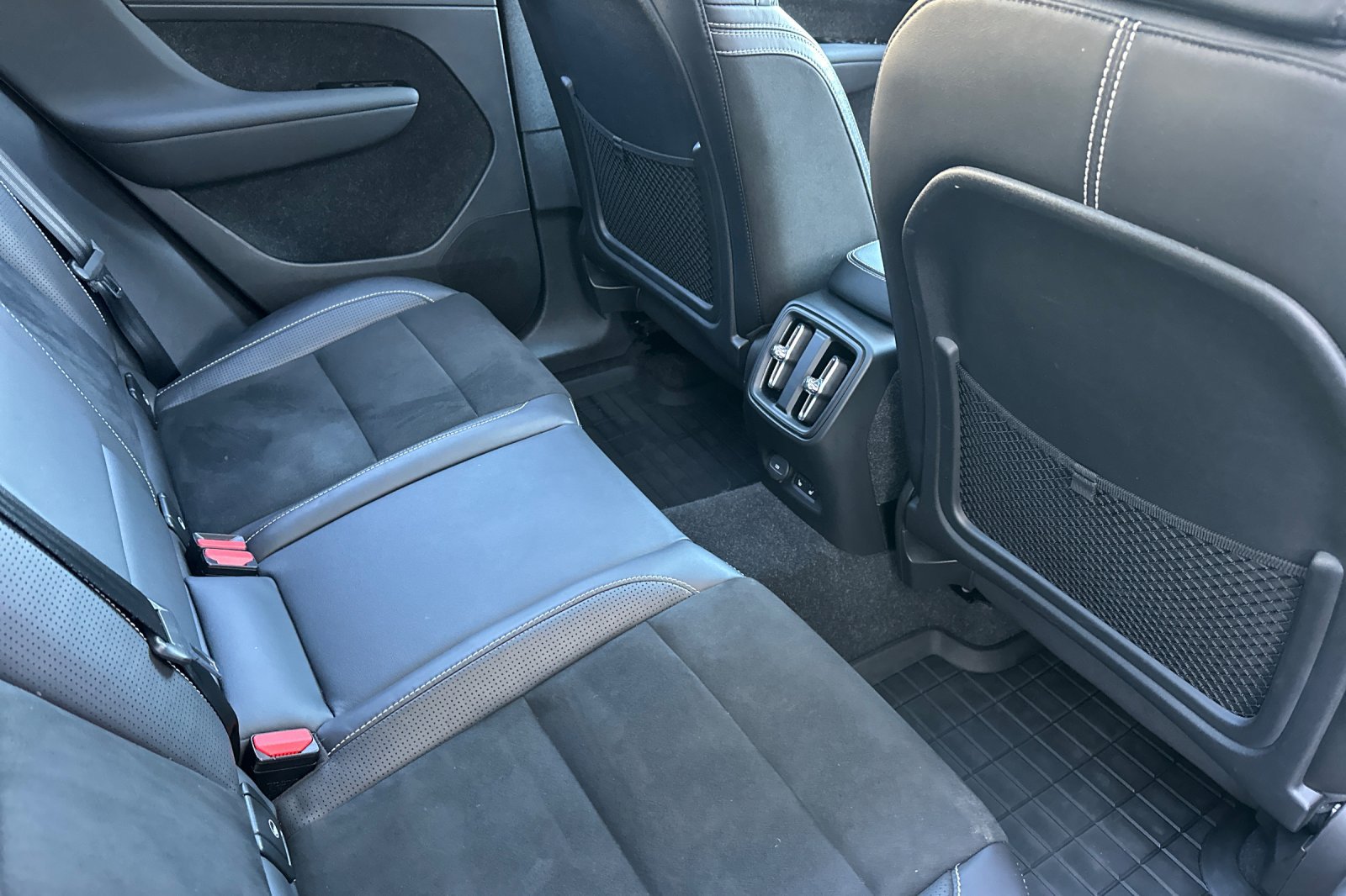 Used 2021 Volvo XC40 P8 Recharge w/ Advanced Package AWD/4WD image 33