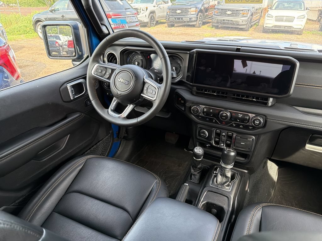 Used 2024 Jeep Wrangler Unlimited Sahara w/ Technology Group AWD/4WD image 10