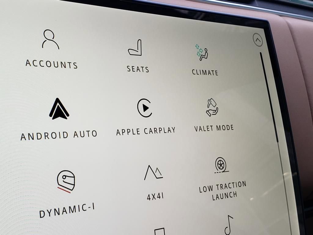 New 2025 Land Rover Range Rover SE image 25