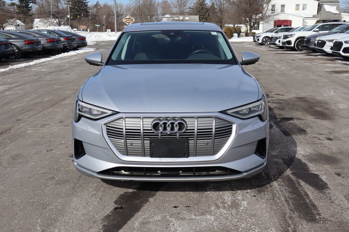 Used 2020 Audi e-tron Premium Plus image 2