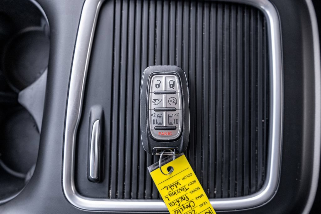 Used 2024 Chrysler Pacifica Touring-L FWD image 32